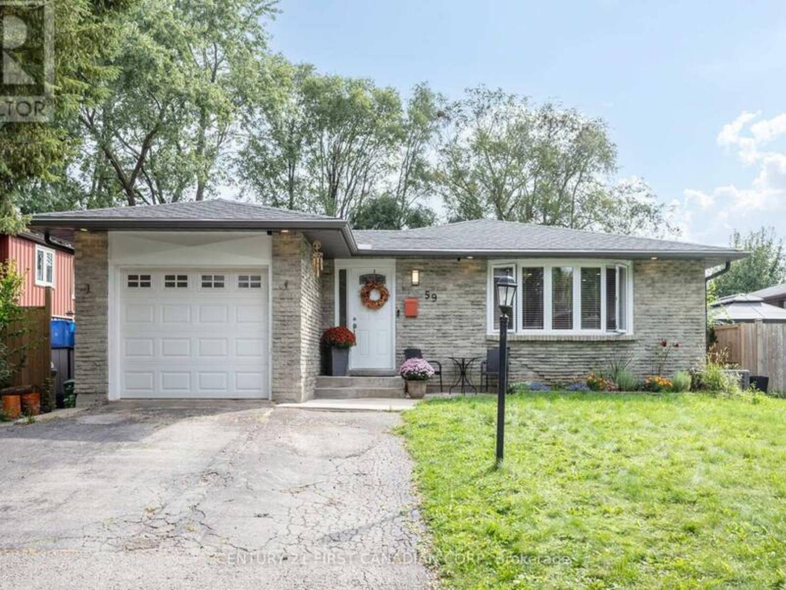 59 DOWNING CRESCENT S, London, Ontario N6C 3C7