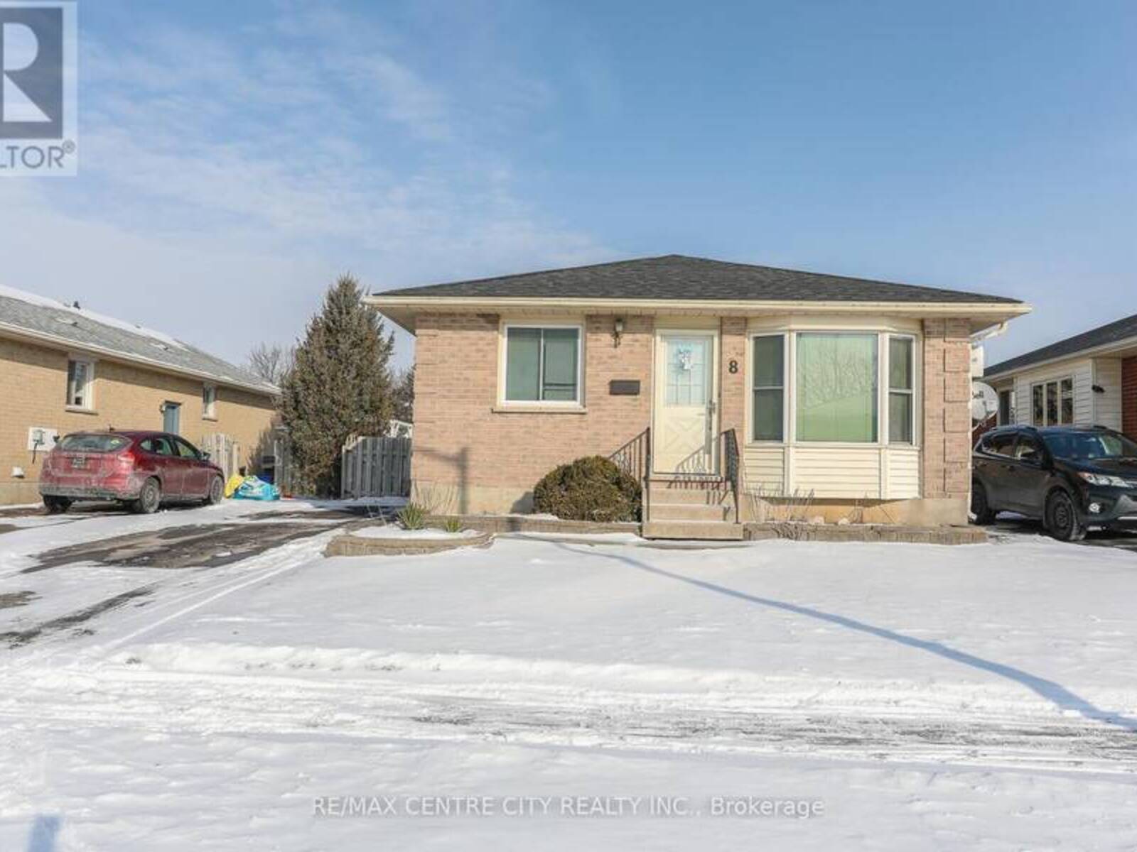 8 RICKWOOD PLACE, St. Thomas, Ontario N5R 5Z3