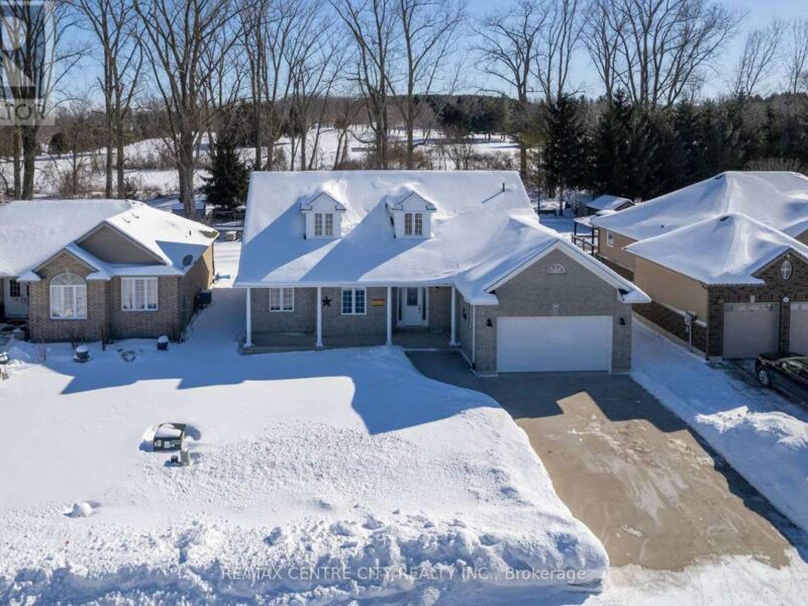 52 FAIRVIEW DRIVE, Lambton Shores, Ontario N0M 1B0