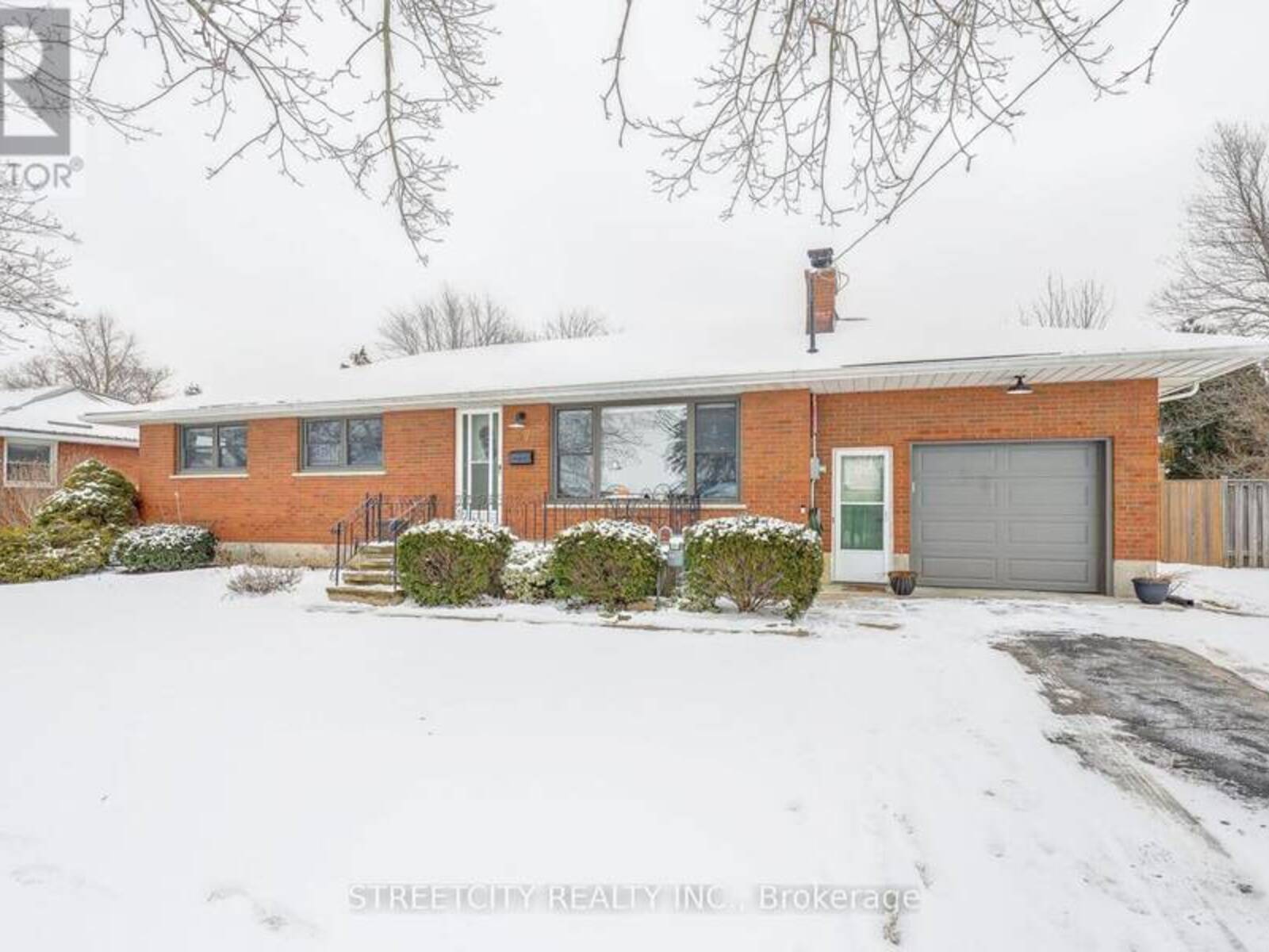 37 LYNDALE AVENUE, St. Thomas, Ontario N5R 1C3