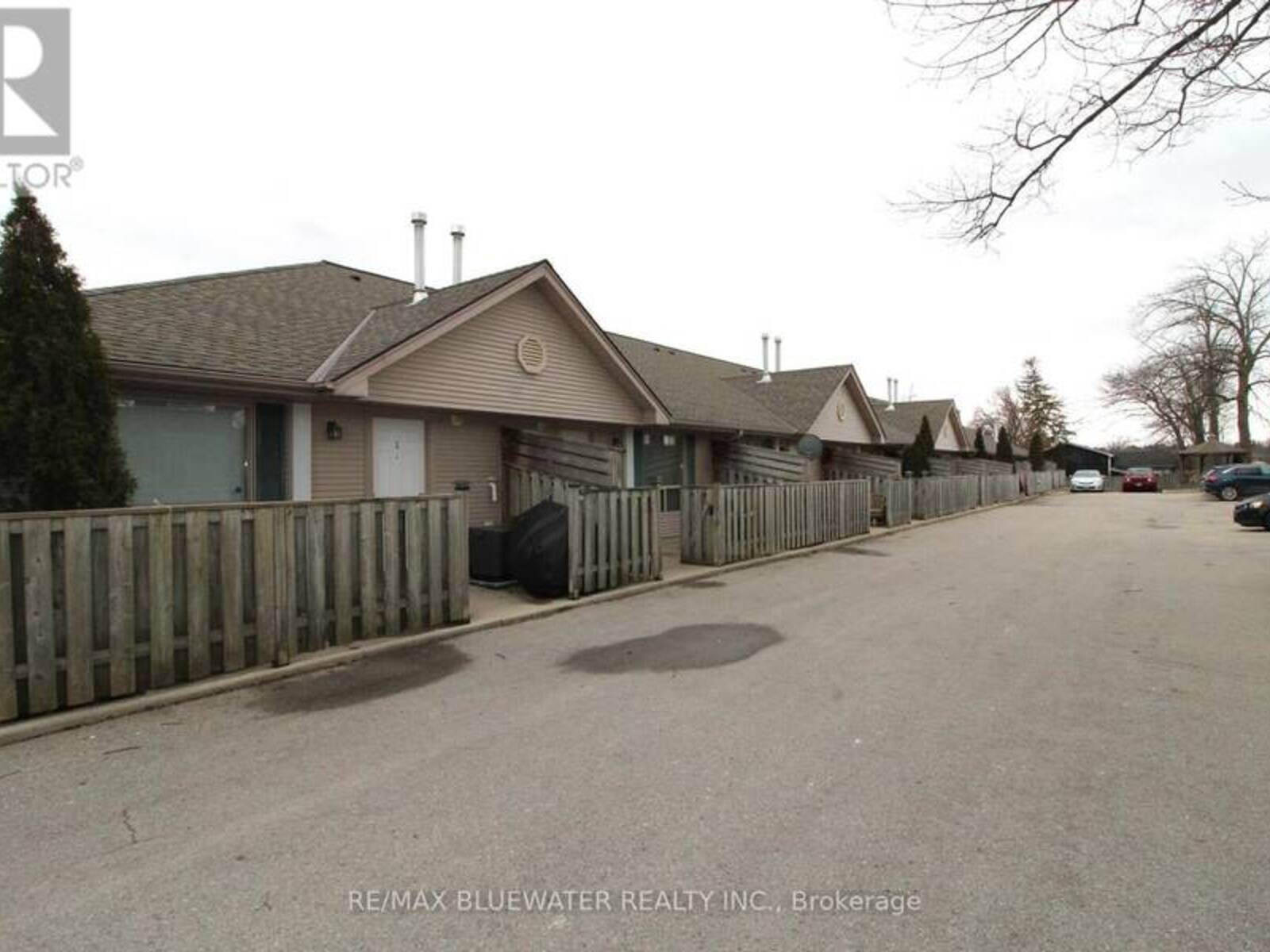 1 - 8 OAK STREET, Grand Bend, Ontario N0M 1T0