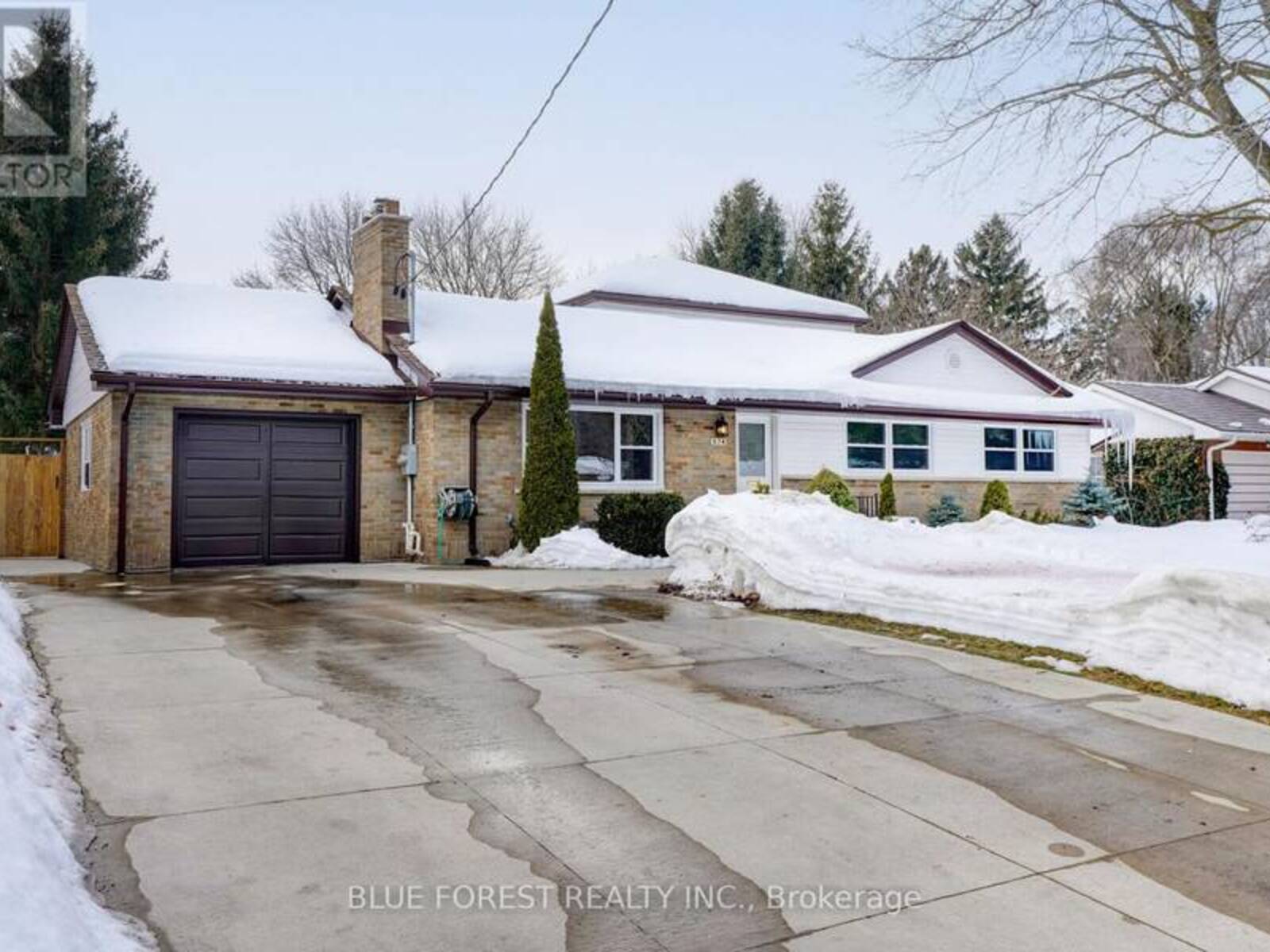 574 OAKRIDGE DRIVE, London, Ontario N6H 3G2