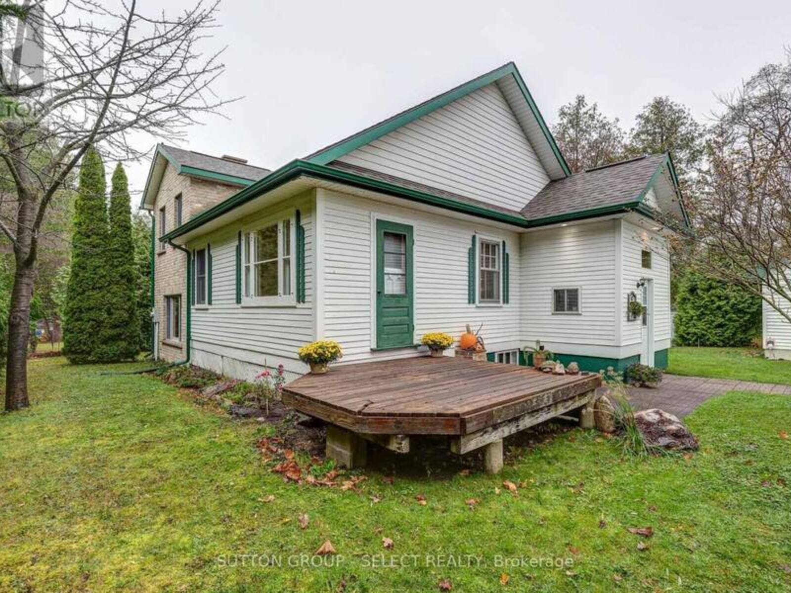 1 HOWARD STREET W, Bayfield, Ontario N0M 1G0