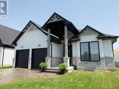 11 BRISCOE CRESCENT Strathroy-Caradoc Ontario, N7G 4E1