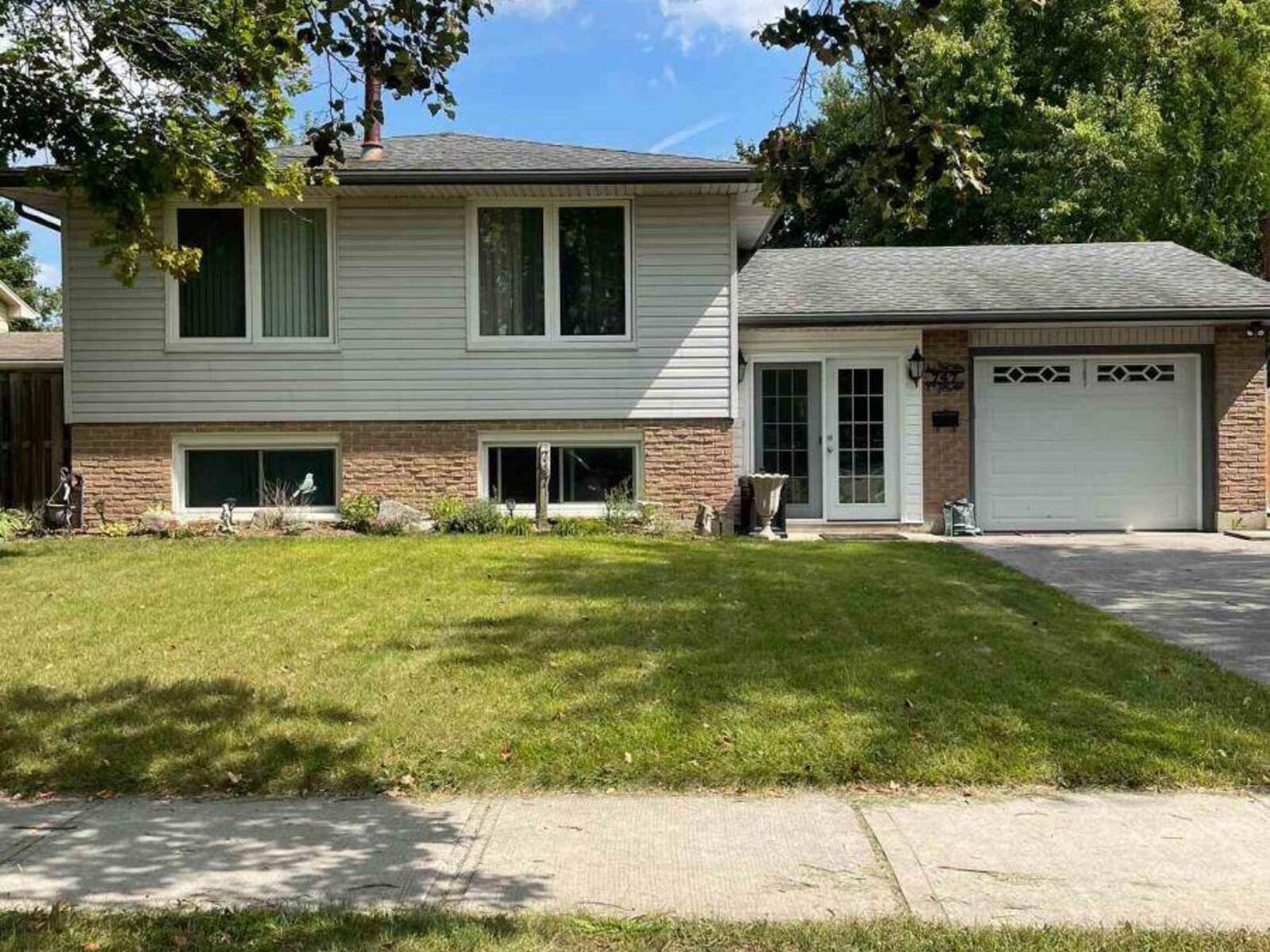 747 GRENFELL DRIVE, London, Ontario N5X 2C4