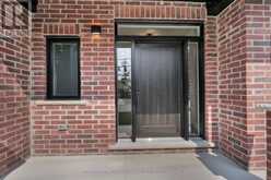 422 OLD WONDERLAND ROAD | London Ontario | Slide Image Two