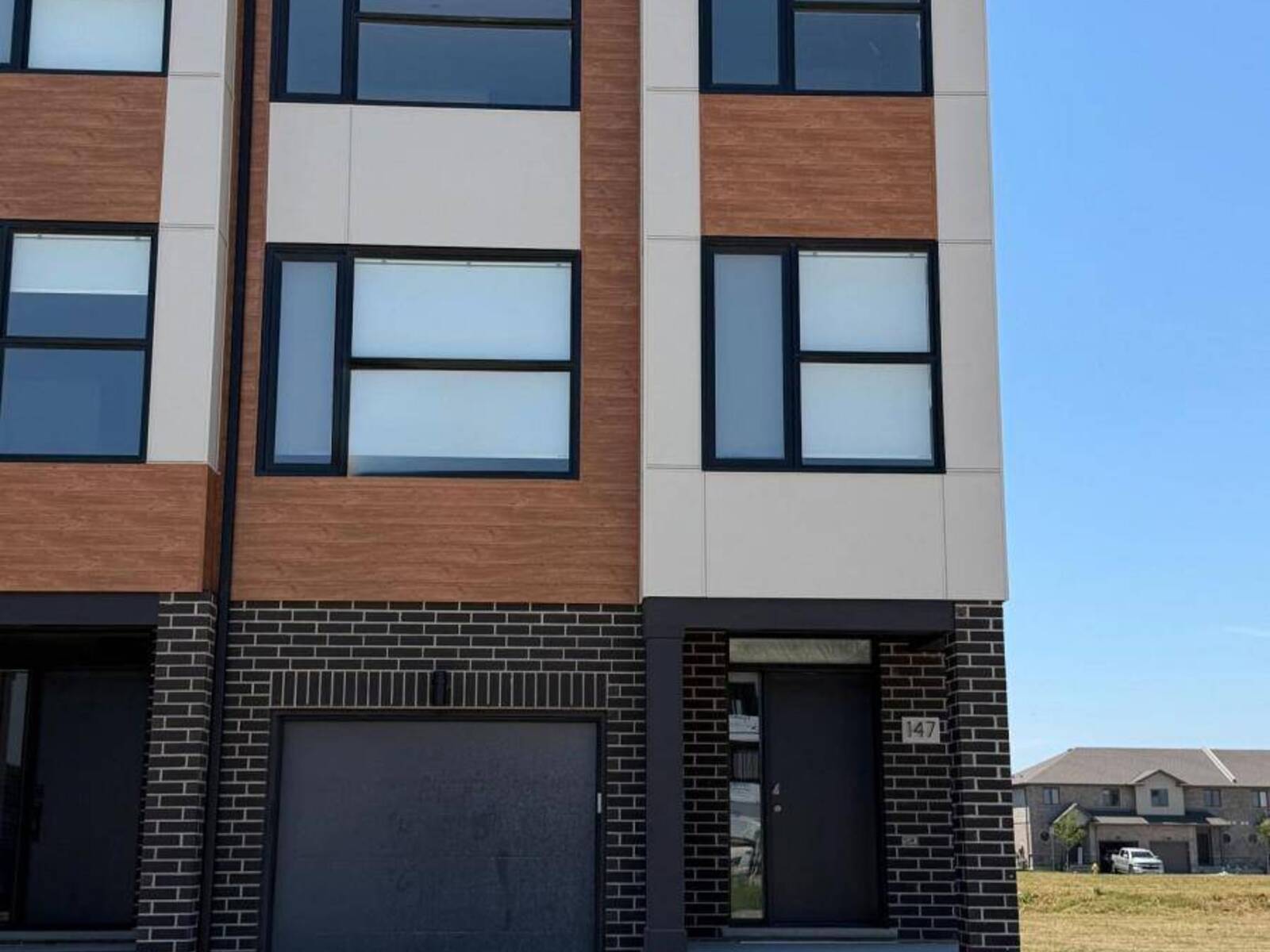 97 - 2830 TOKALA TRAIL, London, Ontario N6G 5B4