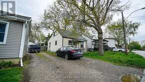 19 MONTGOMERY DRIVE | Wallaceburg Ontario | Slide Image Two
