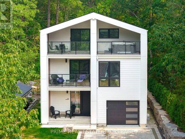 35 WALKER STREET Grand Bend Ontario, N0M 1T0 - 5 Bedrooms Home For Sale
