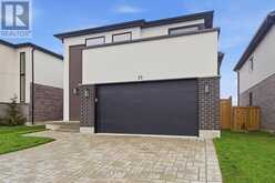 25 ALEXANDER CIRCLE | Strathroy-Caradoc Ontario | Slide Image Three