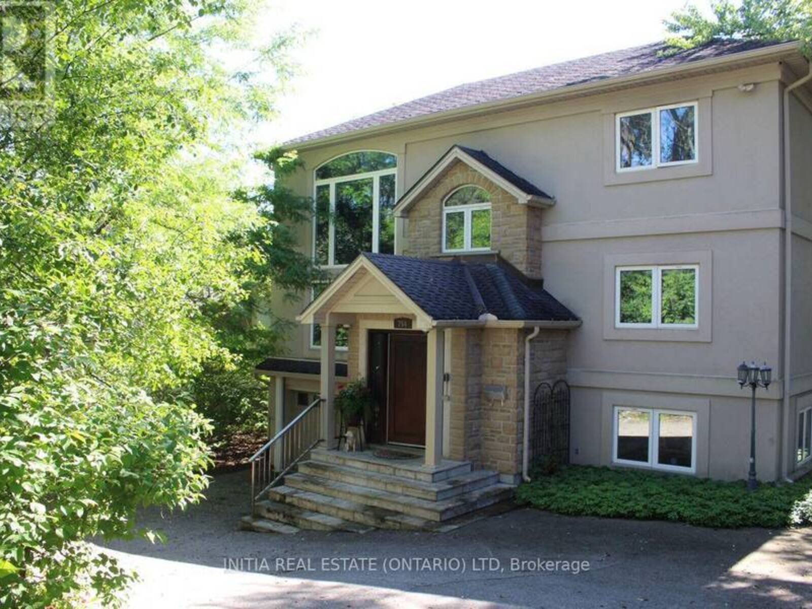 754 RIVERSIDE DRIVE, London, Ontario N6H 2S4
