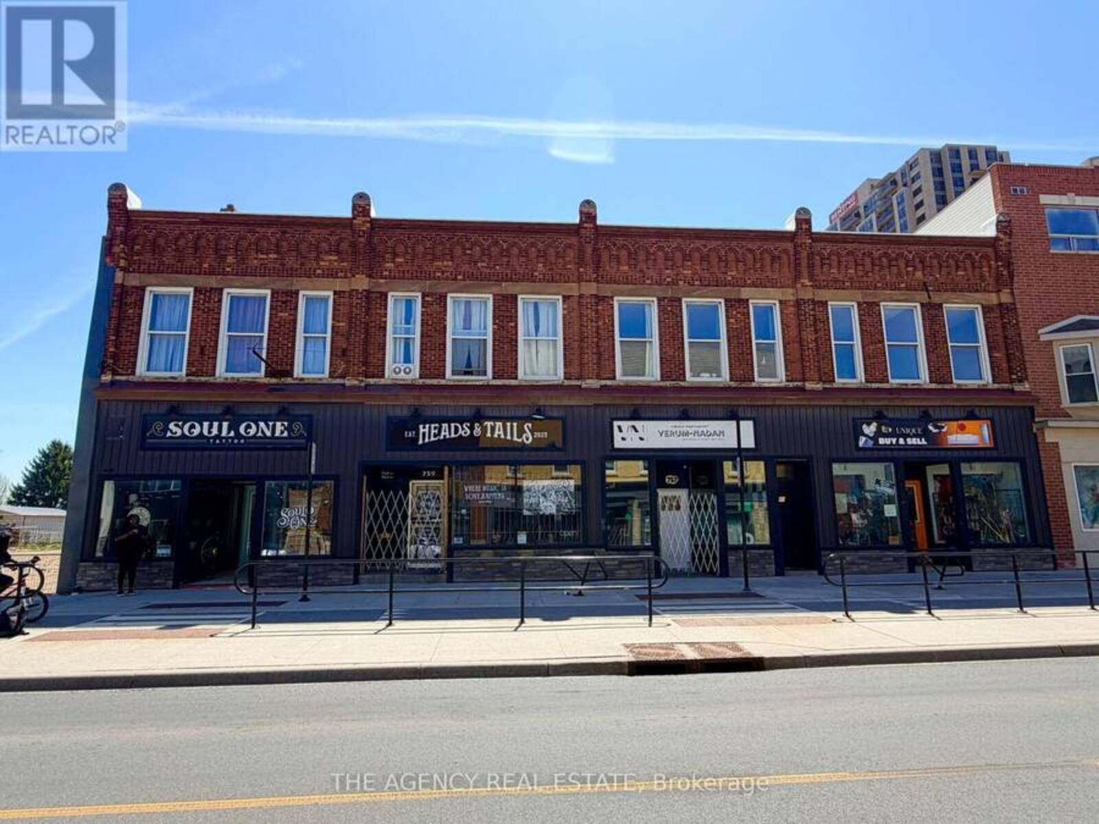 761 DUNDAS STREET, London, Ontario N5W 2Z4
