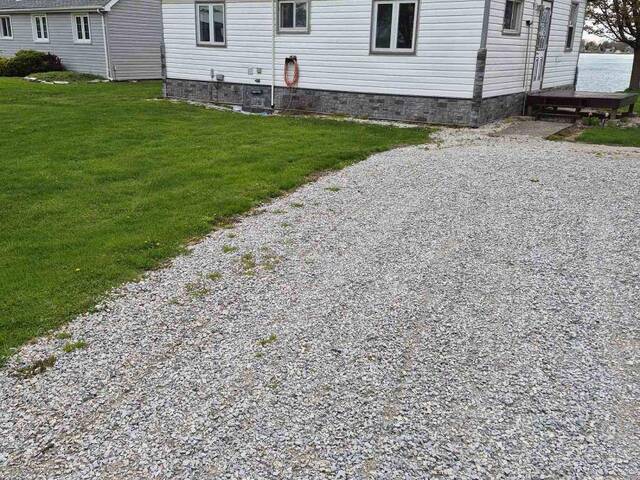 3053 ST CLAIR PARKWAY St. Clair Ontario, N0P 2H0 - 2 Bedrooms Waterfront Home For sale