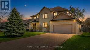 40 FIELDSTONE CRESCENT | Komoka Ontario | Slide Image Three