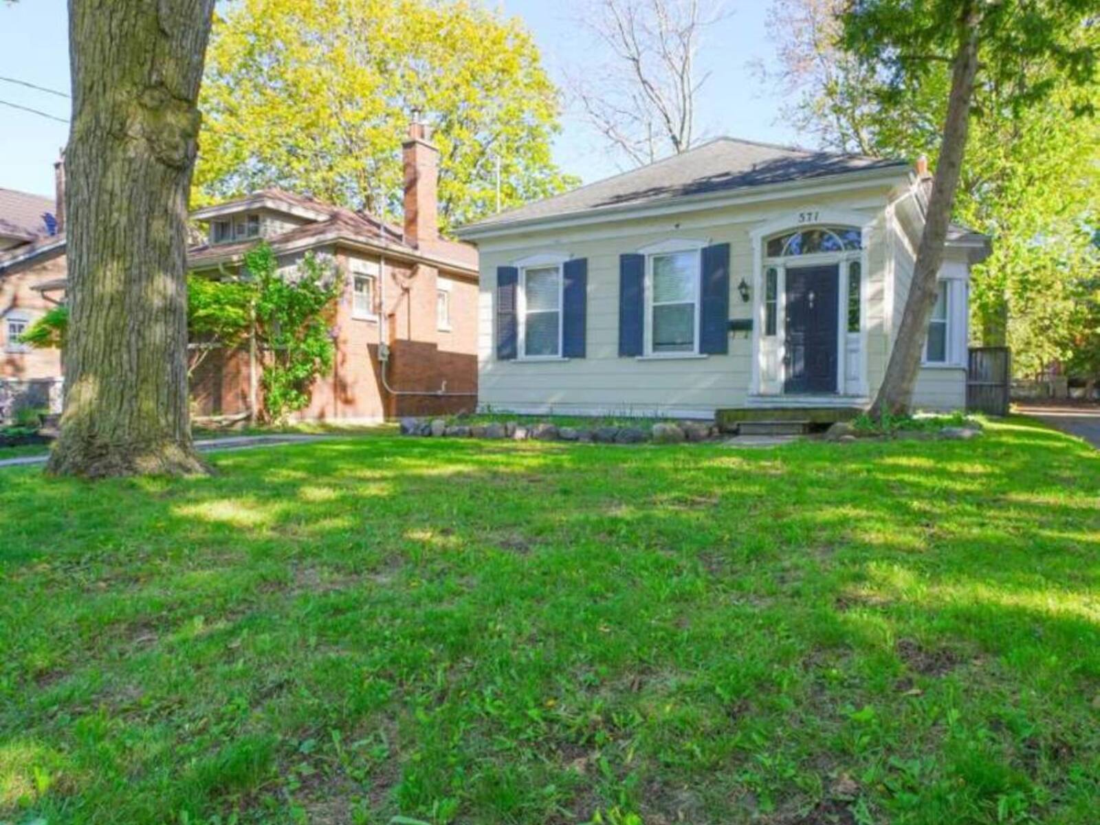 571 DUFFERIN AVENUE, London, Ontario N6B 2A5