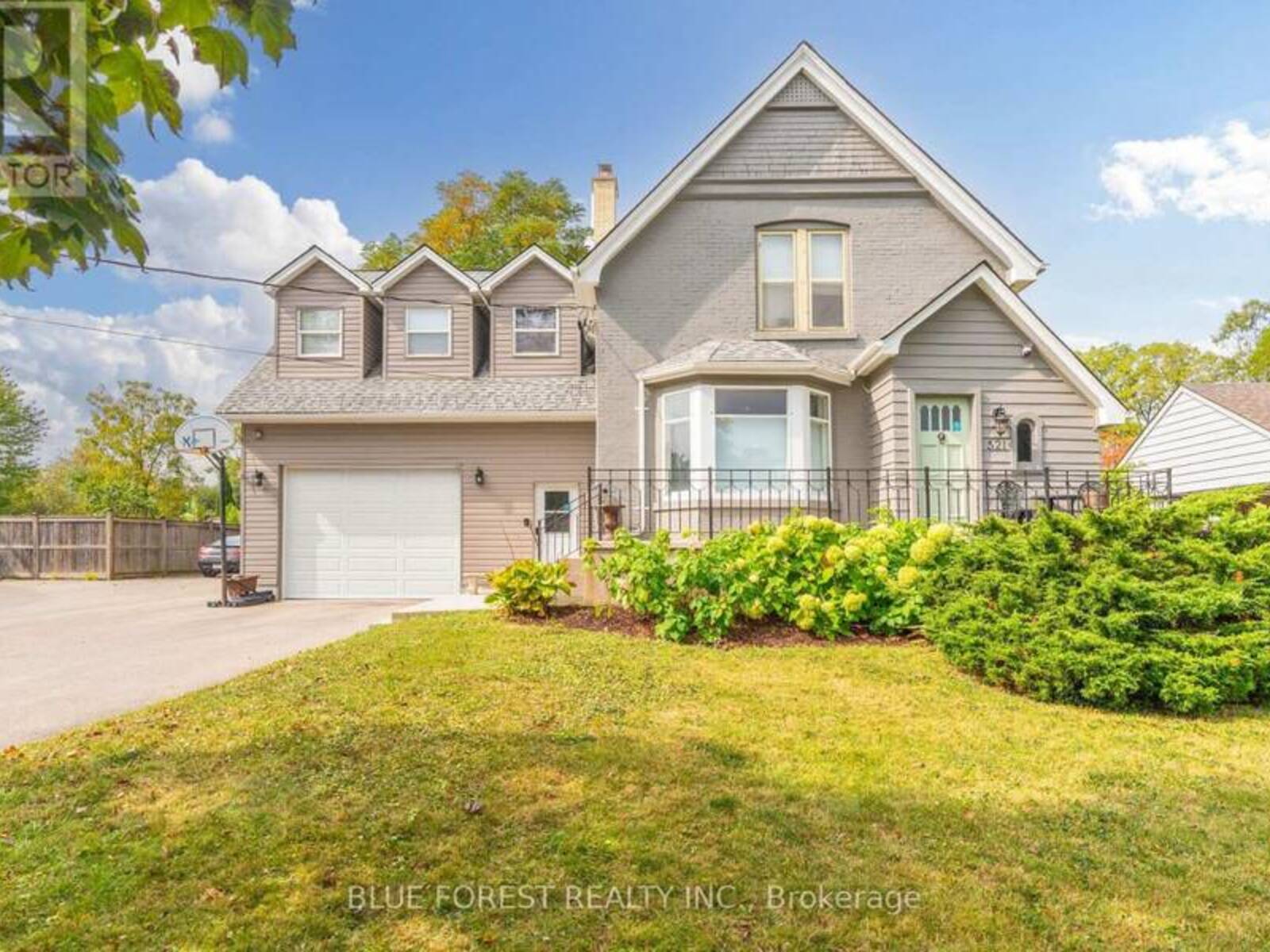 521 UPPER QUEEN STREET, London, Ontario N6C 3T8