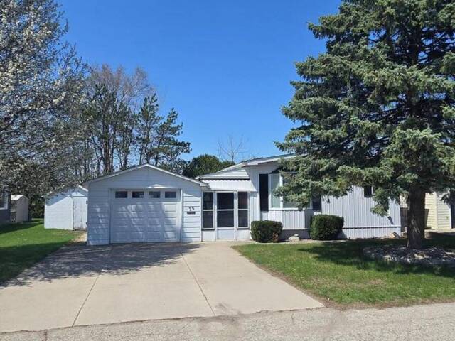 25 MILLER STREET Strathroy-Caradoc Ontario, N7G 1A5 - 2 Bedrooms Condo For Sale