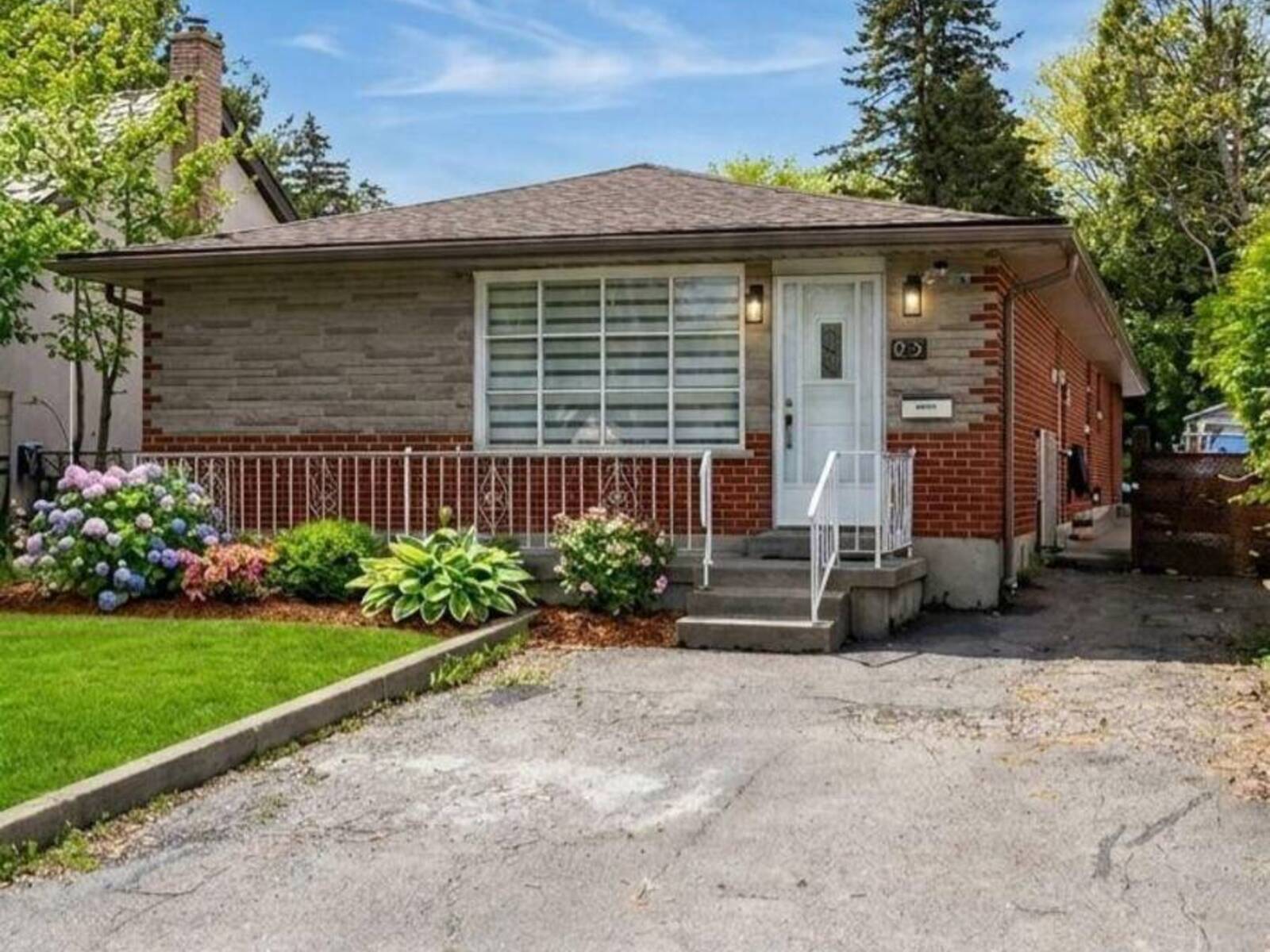 201 EMERSON AVENUE, London, Ontario N5Z 3L5