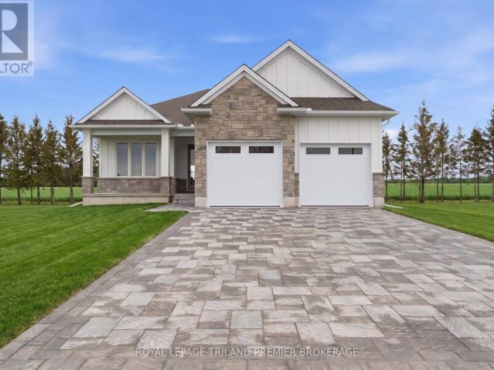 108 DEARING DRIVE, Grand Bend, Ontario N0M 1T0