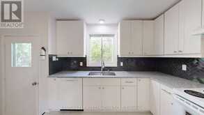 43 WALMER GARDENS | London Ontario | Slide Image Eighteen