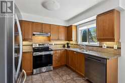 258 SOUTH LEAKSDALE CIRCLE | London Ontario | Slide Image Thirteen