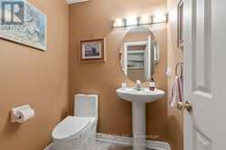 258 SOUTH LEAKSDALE CIRCLE | London Ontario | Slide Image Sixteen