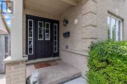 258 SOUTH LEAKSDALE CIRCLE | London Ontario | Slide Image Three