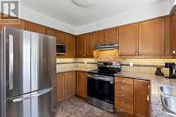 258 SOUTH LEAKSDALE CIRCLE | London Ontario | Slide Image Nine