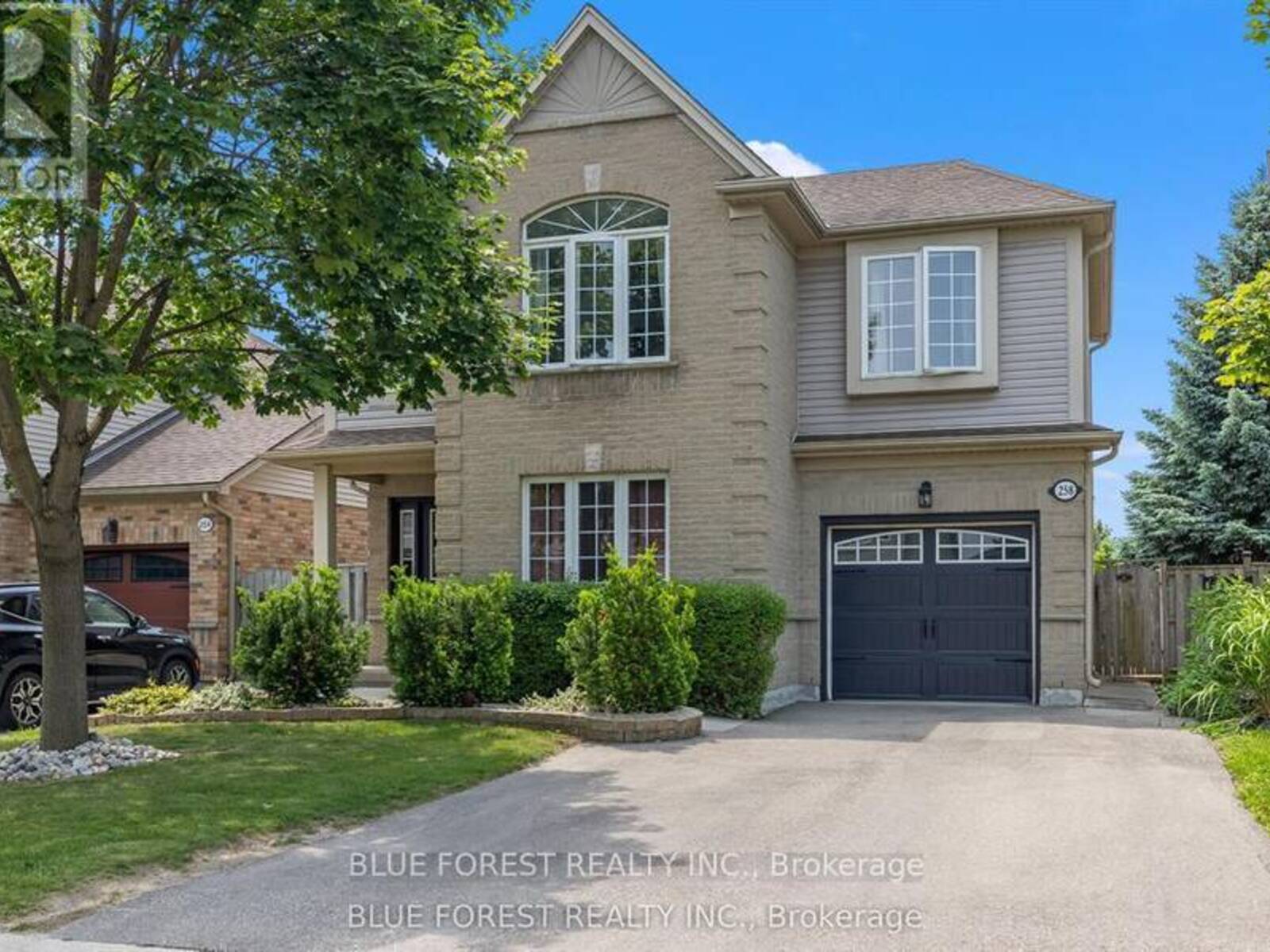 258 SOUTH LEAKSDALE CIRCLE, London, Ontario N6M 1K3