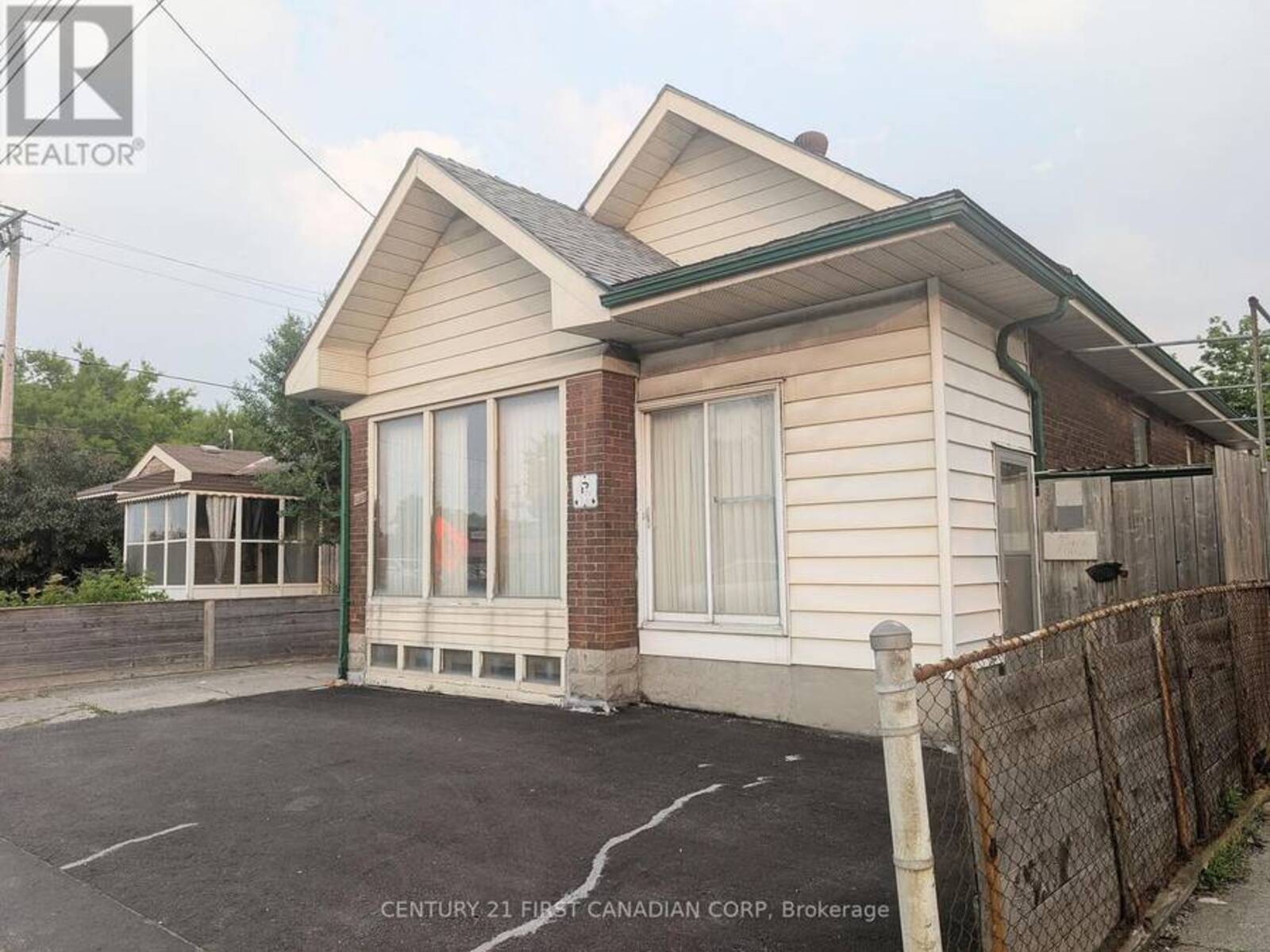 1169 OXFORD STREET E, London, Ontario N5Y 3L7