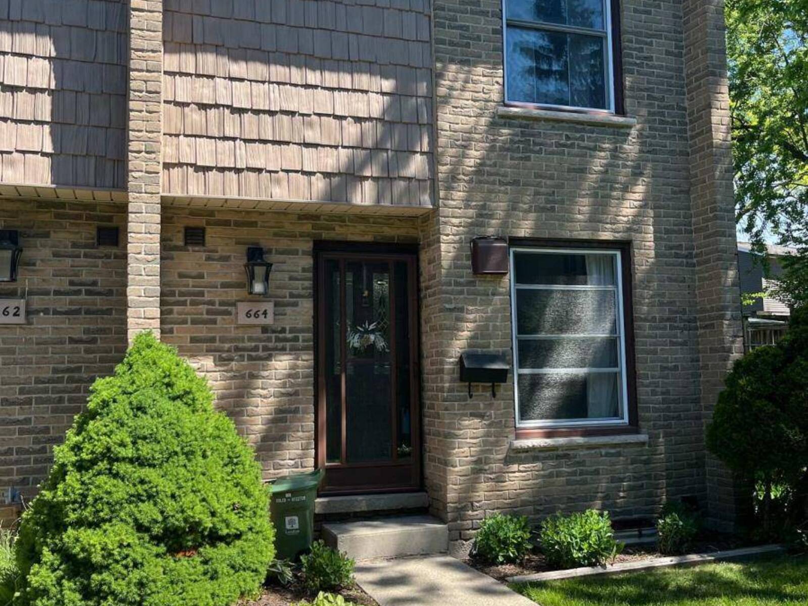 664 WONDERLAND ROAD S, London, Ontario N6K 1L8