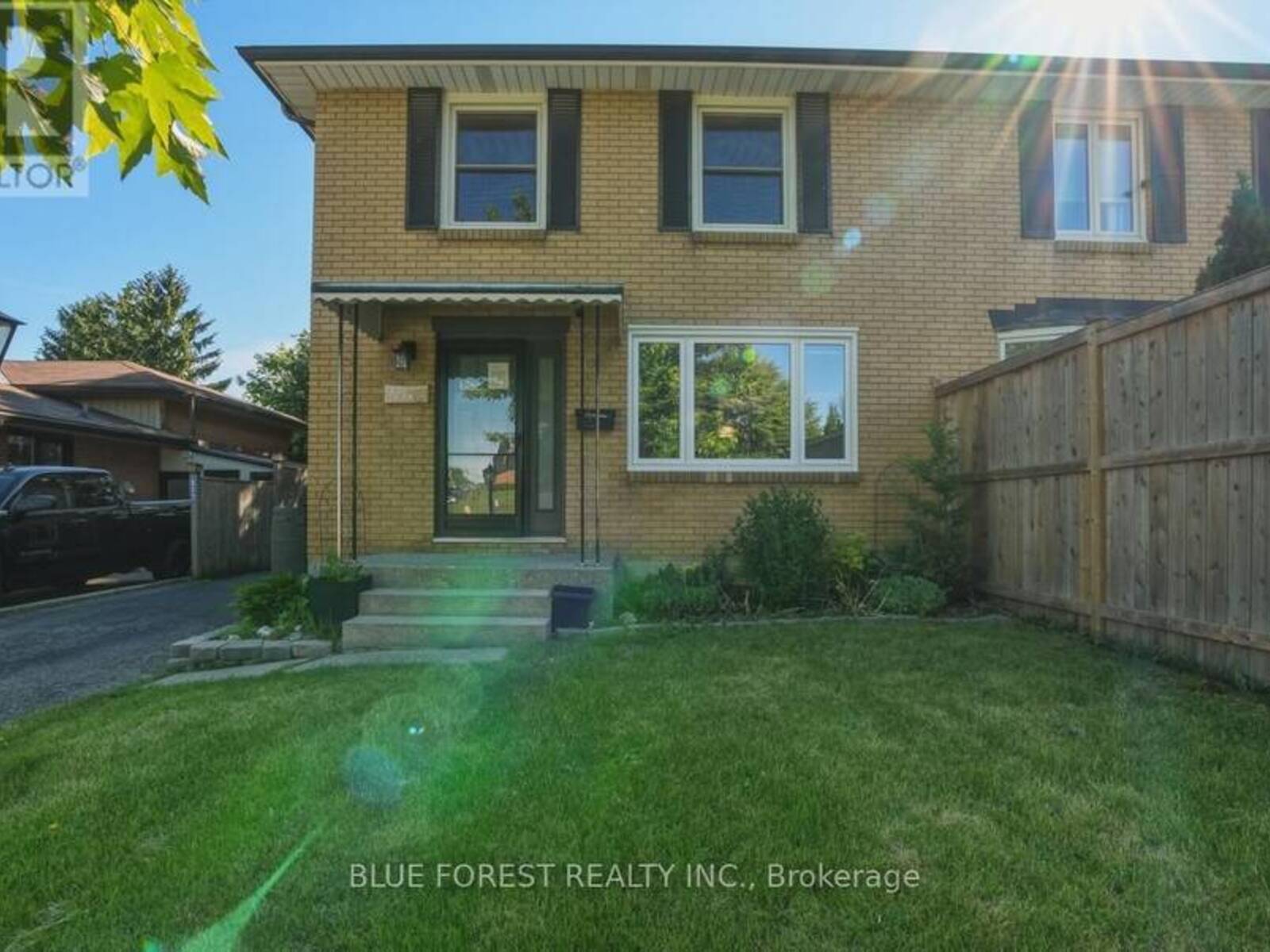 230 CAIRN STREET, London, Ontario N5Z 3W7