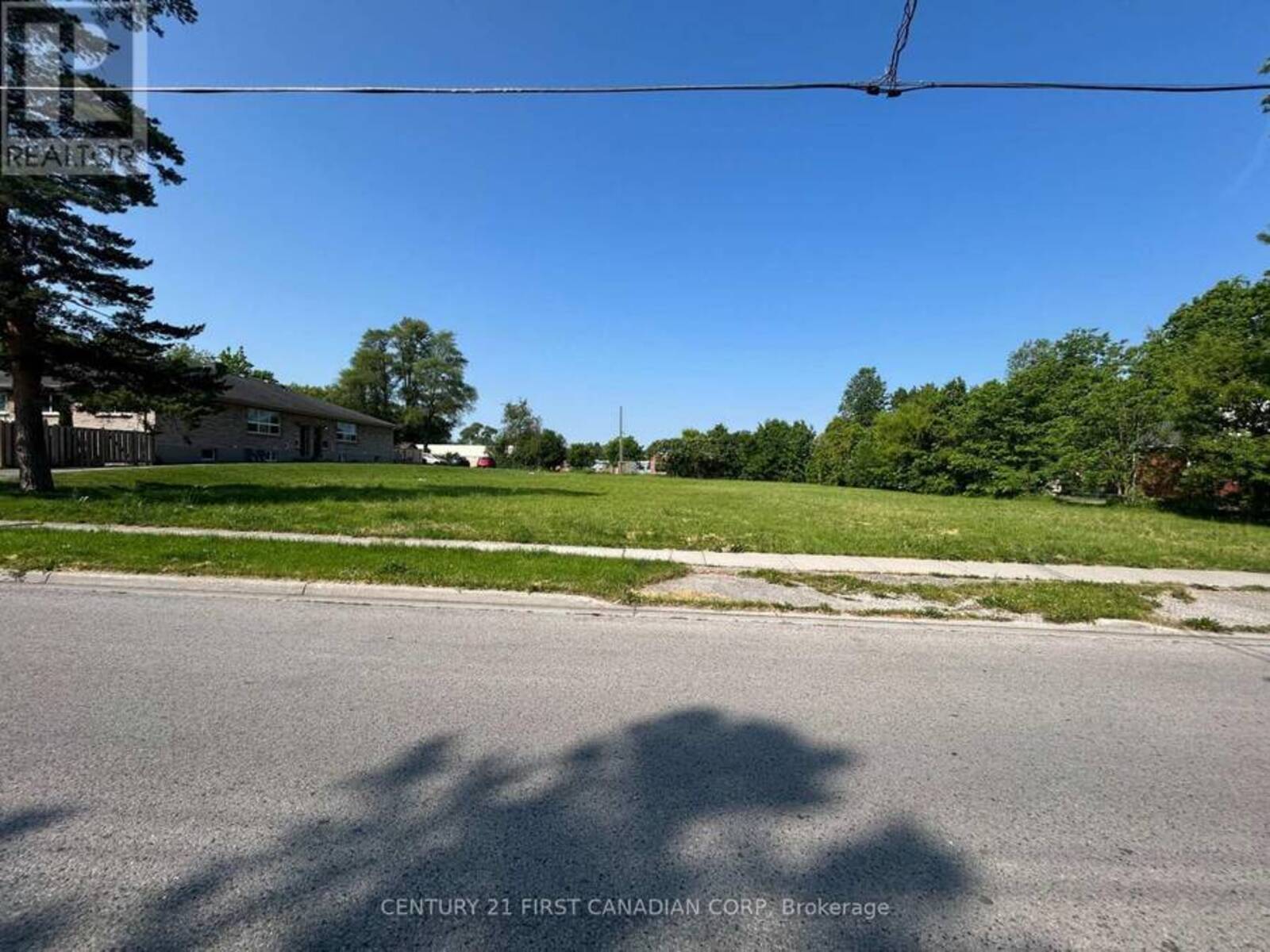 225 GREENWOOD AVENUE, London, Ontario N6J 3G5