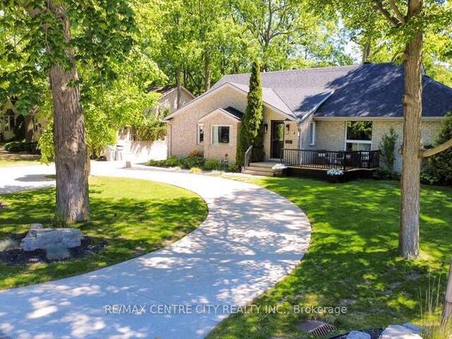 6 PRINCE ALBERT STREET Strathroy-Caradoc Ontario, N0L 1E0 - 5 Bedrooms Home For Sale