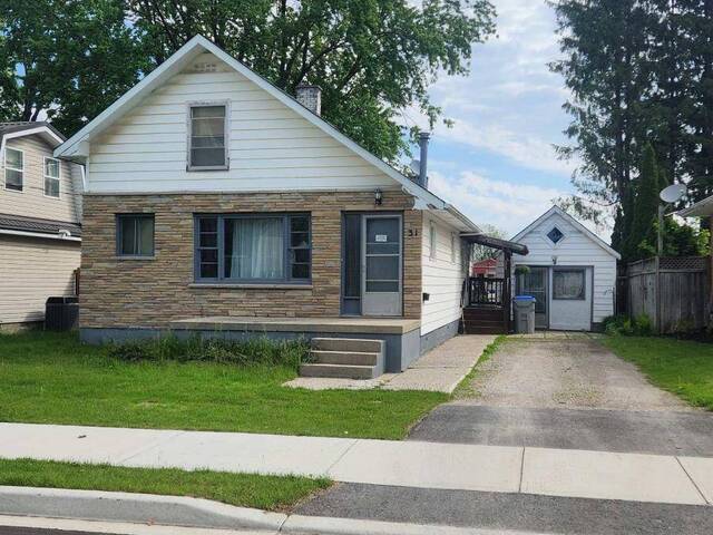 31 QUEEN STREET Strathroy-Caradoc Ontario, N7G 2H5 - 4 Bedrooms Home For Sale