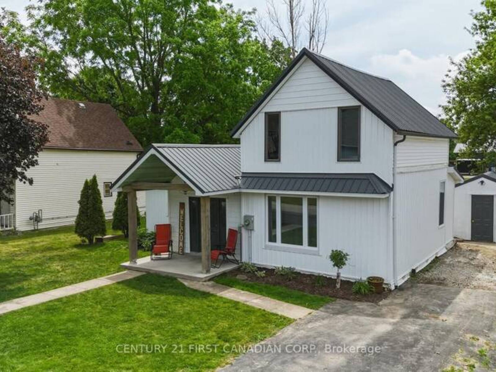 8073 FRANCIS STREET, Brooke-Alvinston, Ontario N0N 1A0
