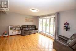 808 DULANEY DRIVE | London Ontario | Slide Image Five