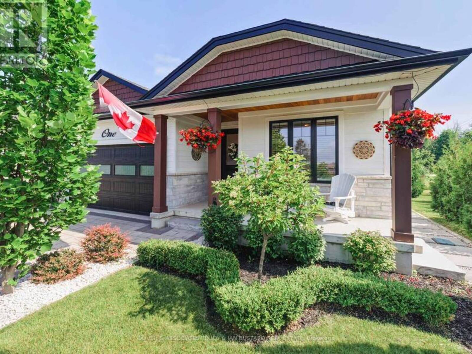 1 CREEK SIDE PLACE, Grand Bend, Ontario N0M 1T0