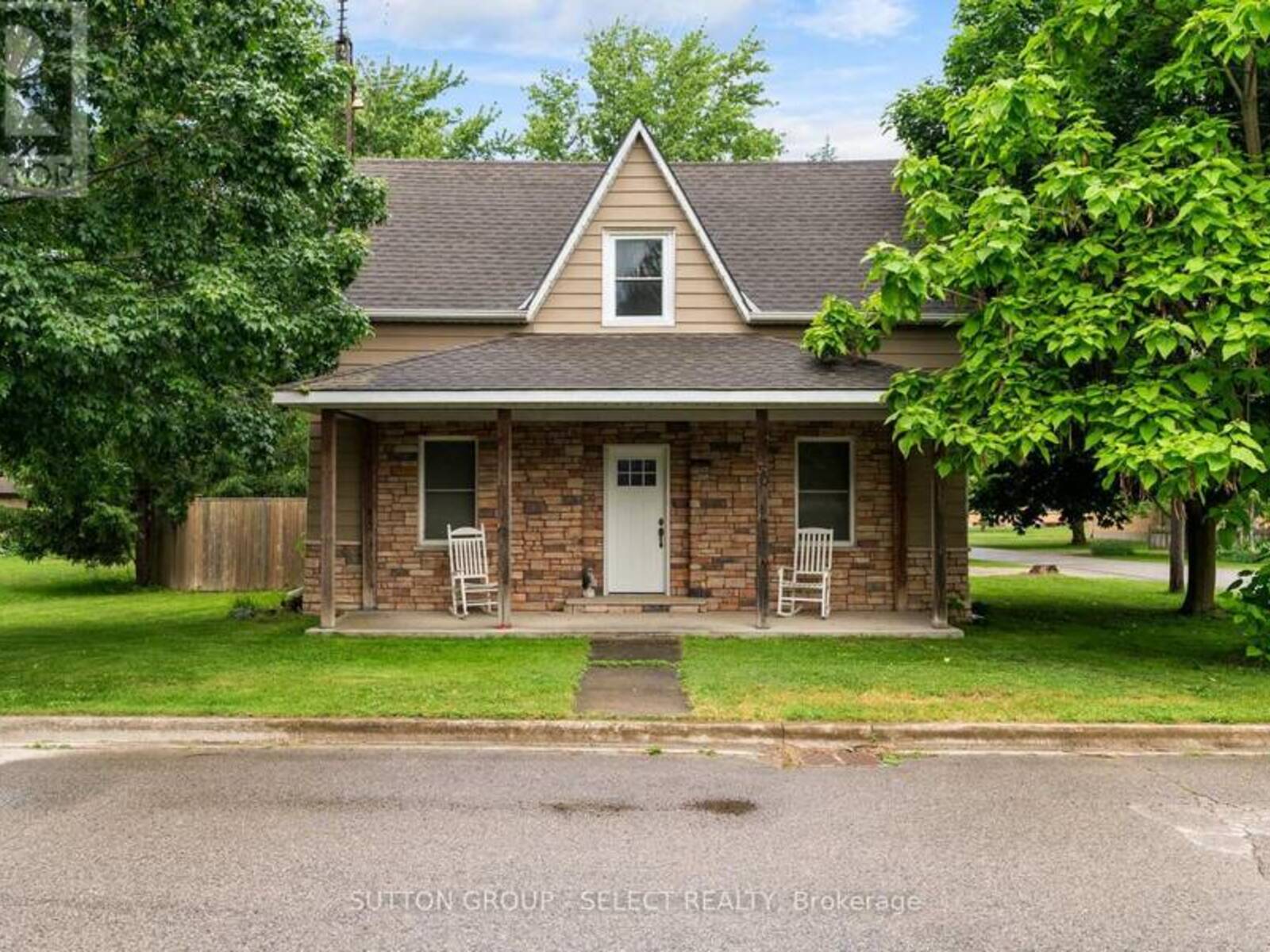 30 ARGYLE STREET, Lambton Shores, Ontario N0N 1J0