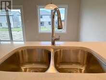 116 STYLES DRIVE | St. Thomas Ontario | Slide Image Ten