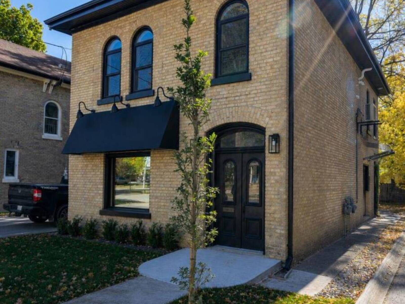 463 KING STREET, London, Ontario N6B 1S8