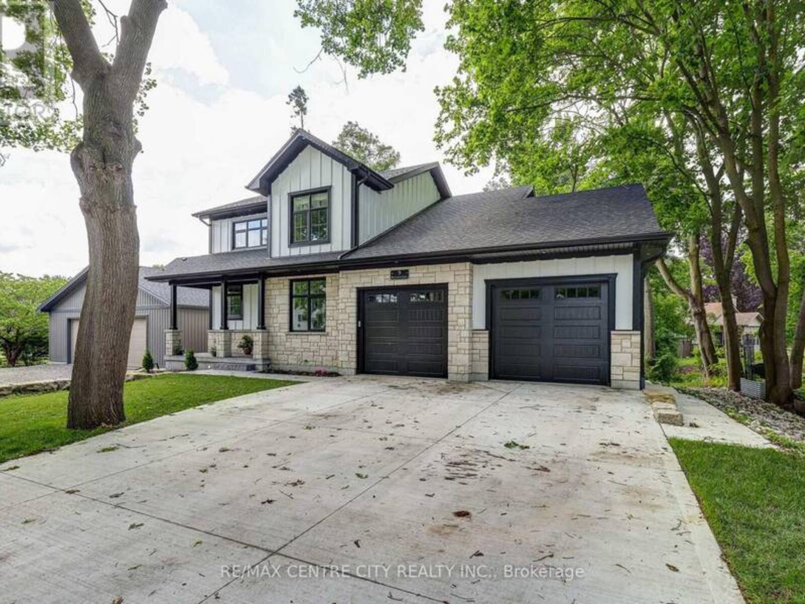 9 DELEVAN CRESCENT, Tillsonburg, Ontario N4G 3M6