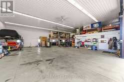9221 HICKORY DRIVE | Strathroy-Caradoc Ontario | Slide Image Thirty