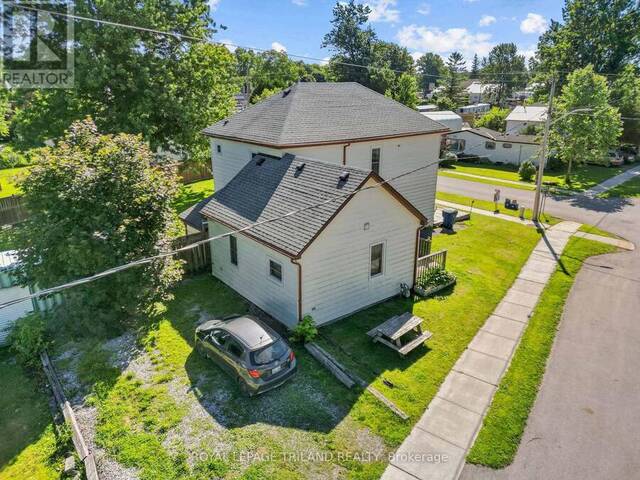 15 DUNDAS STREET Newbury Ontario, N0L 1Z0 - 4 Bedrooms Home For Sale