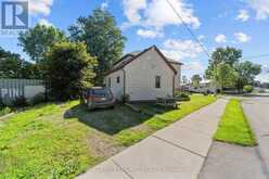 15 DUNDAS STREET | Newbury Ontario | Slide Image Ten