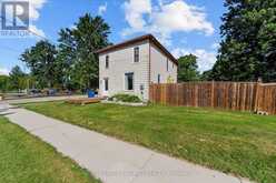 15 DUNDAS STREET | Newbury Ontario | Slide Image Eight