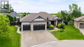 34 ERIN PLACE | Grand Bend Ontario | Slide Image Two