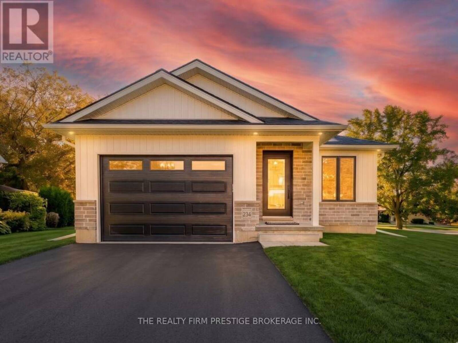 32 BROADWAY AVENUE, Chatham-Kent, Ontario N0P 2C0