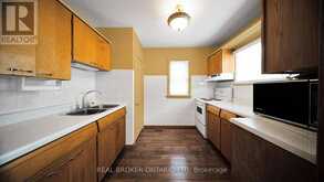 74 STERLING STREET | London Ontario | Slide Image Nine