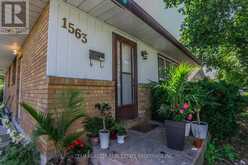 1563 DALE STREET | London Ontario | Slide Image Three